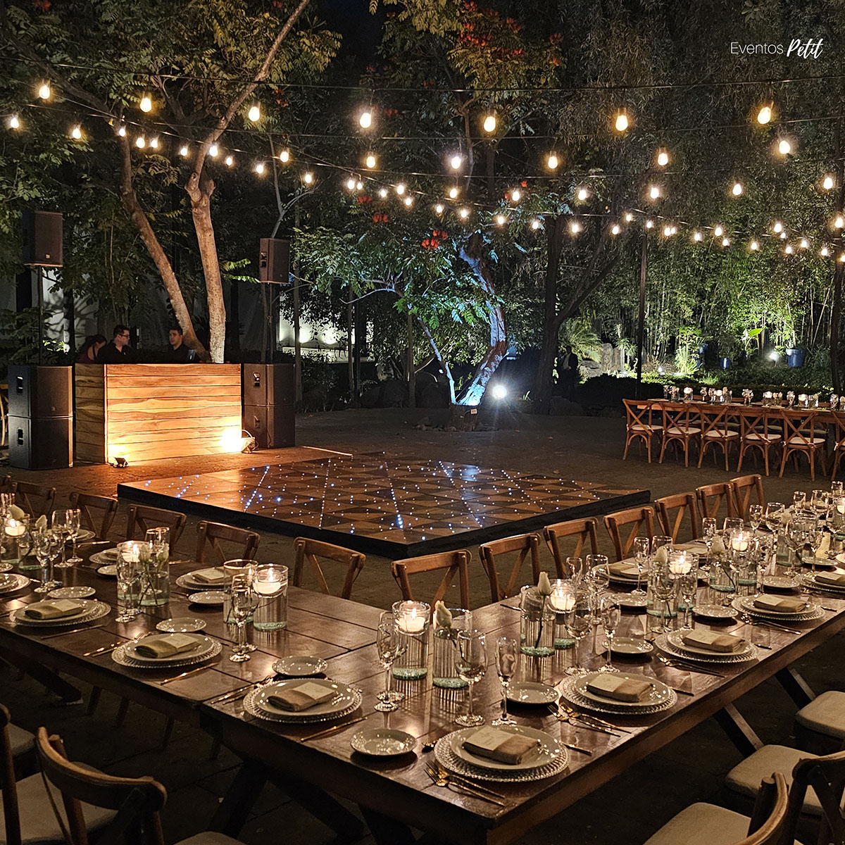 ¡La magia de una boda al aire libre bajo las estrellas!